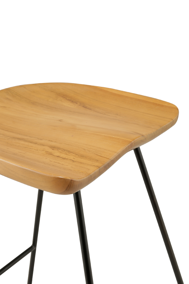 counter stool with a sleek, curved teak wood seat supported by a black metal frame. The seat has a smooth, natural finish, offering a minimalist design with clean lines and a modern aesthetic. Seat detail view